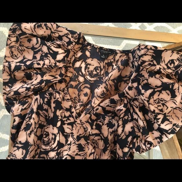Ann Taylor Dark Floral V-Neck Sleeveless Blouse Shell Top Workwear Size 0 - Picture 8 of 9
